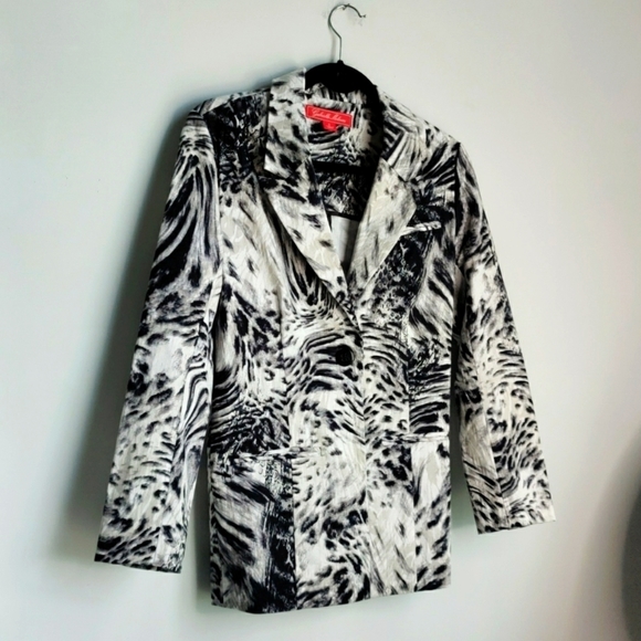 Black and white graphic jacket - Picture 2 of 7